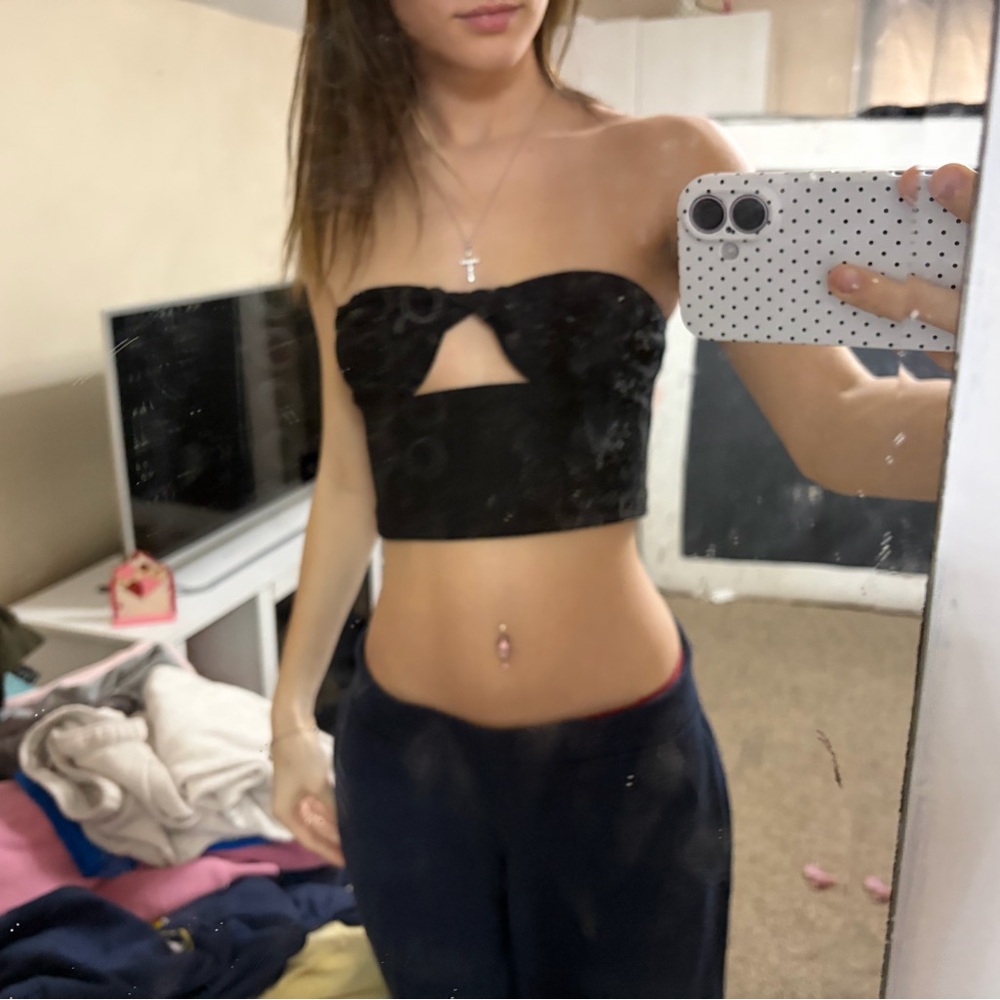 SHEIN Black Strapless Cutout Crop Top